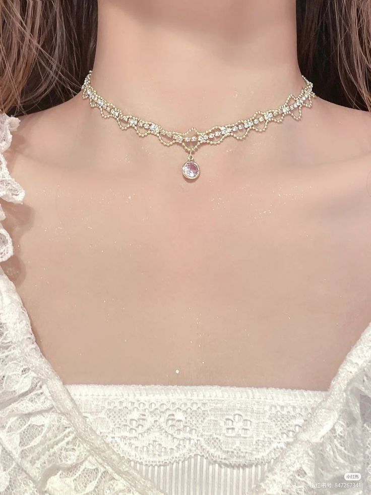 AESTHETIC NECKLESS